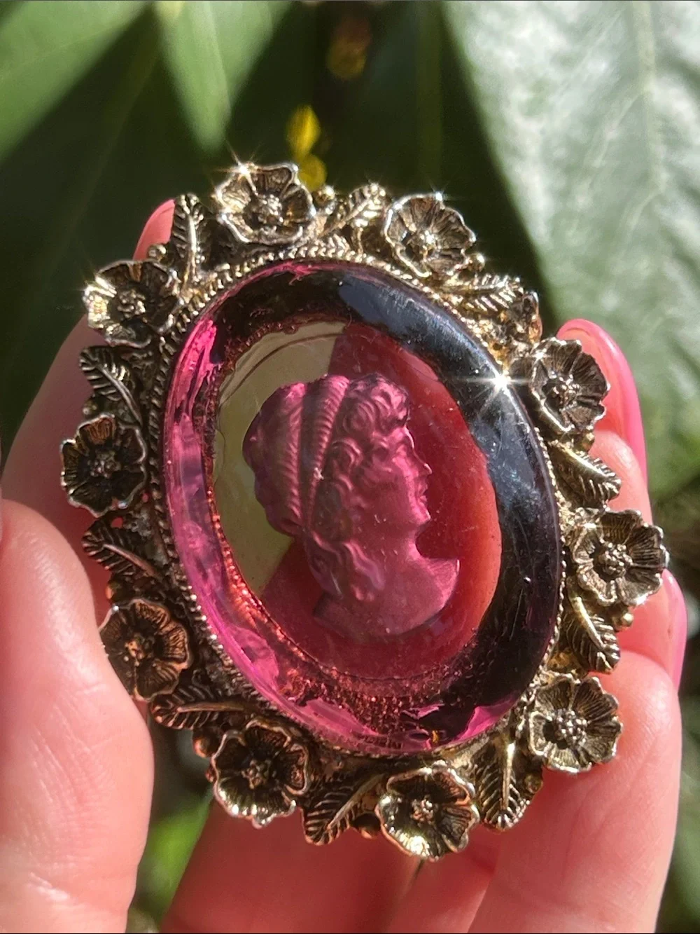 Vintage Reversed Carved Purple Glass Cameo Brooch Gold Floral Frame Pendant